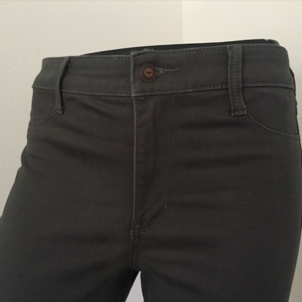 Hollister NWT Grey Jeggings  Size 5 👖